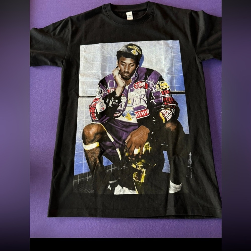 Kobe Bryant Championship Black Graphic T-Shirt Size Medium